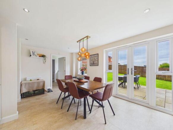 4 bed Detached for sale Image 9