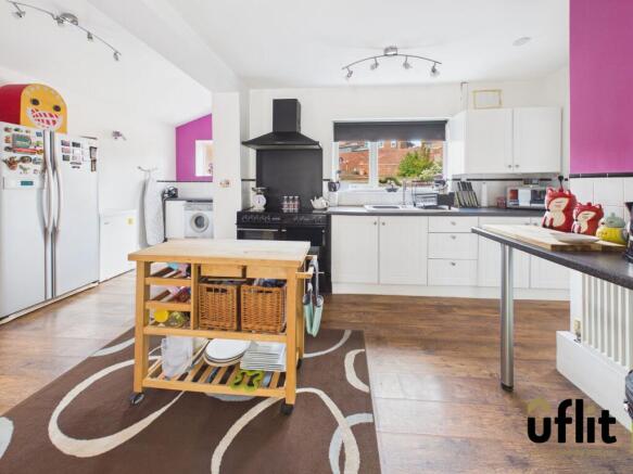 3 bed Semi-Detached for sale Image 9
