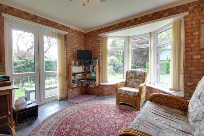 5 bed Semi-Detached for sale Image 9