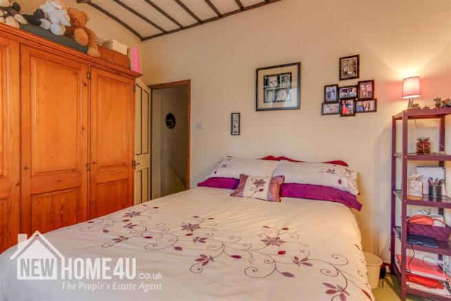 MASTER BEDROOM: