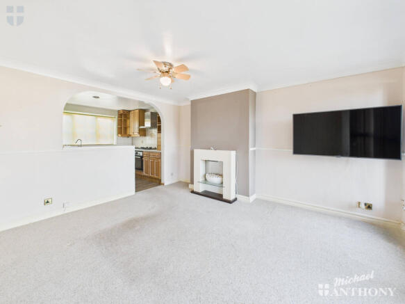 CAM03852G0-PR0512-STILL001 (1)