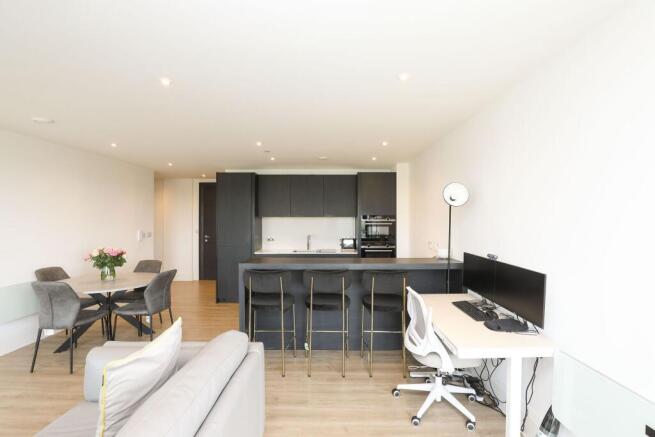 2 bed Apartment to rent Image 6