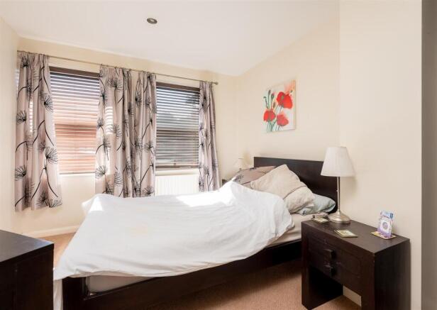 3 bed Terraced for sale Image 11