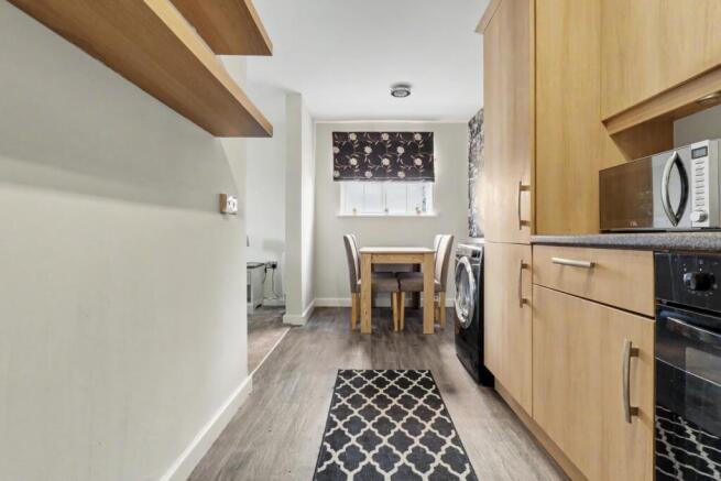 2 bed Flat for sale Image 6