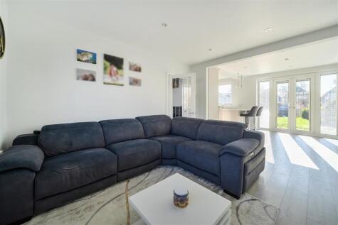 East Mead, Ruislip, HA4