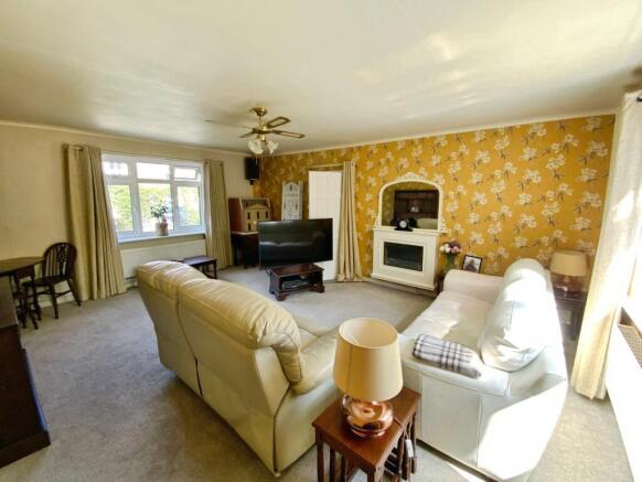 4 bed Semi-Detached for sale Image 6