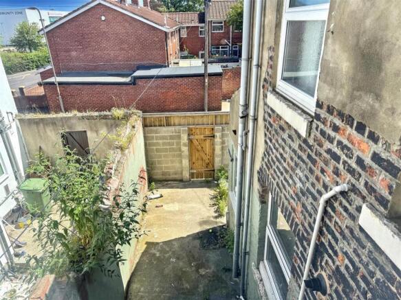3 bed Terraced for sale Image 11