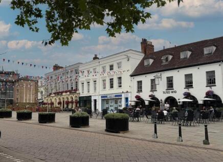 9 Market Place, Warwick - Superb Apartment