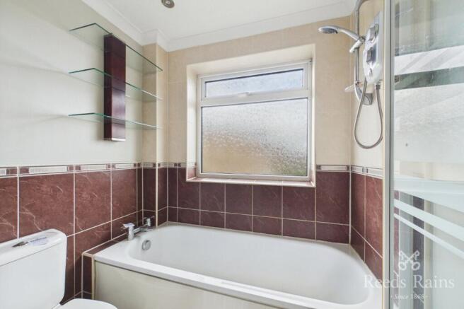 4 bed Detached for sale Image 7