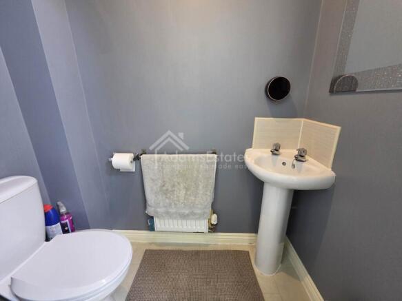 3 bed Semi-Detached for sale Image 7