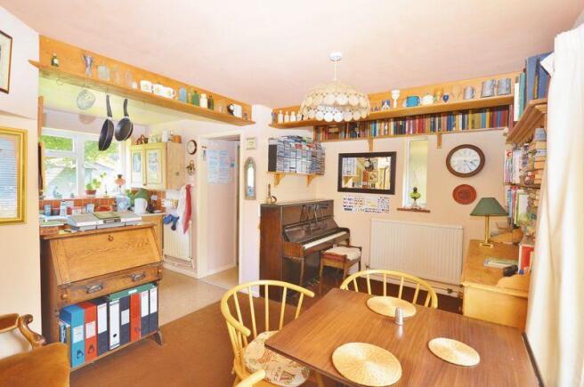 Dining/kitchen