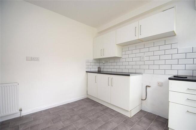 3 bed Terraced to rent Image 4