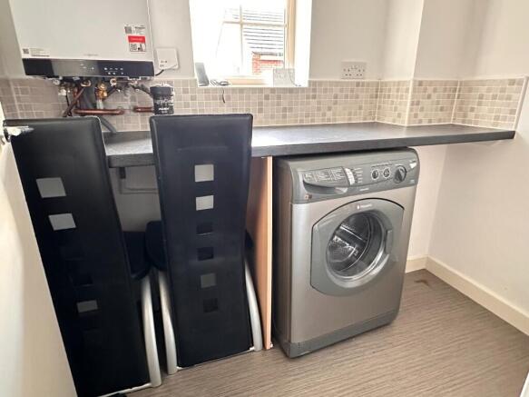 2 bed Apartment to rent Image 11