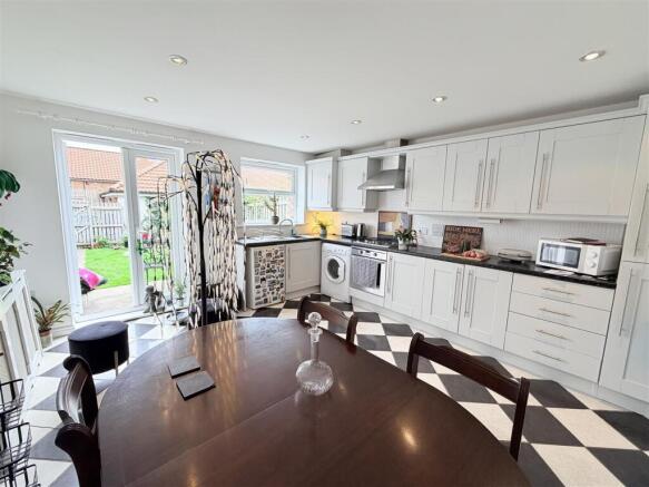 4 bed Town House for sale Image 4