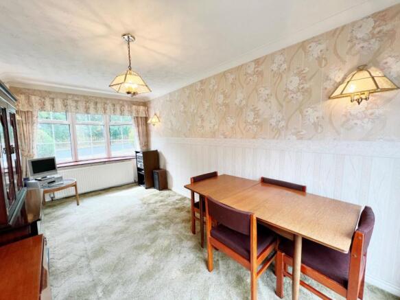 Family Room pic 2.jpg