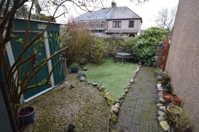 SIDE GARDEN