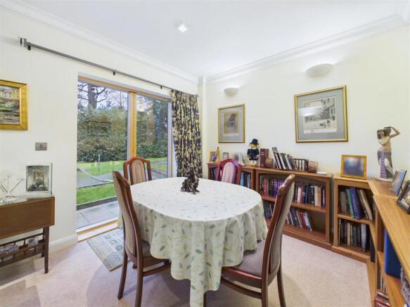 2 bed Flat for sale Image 5