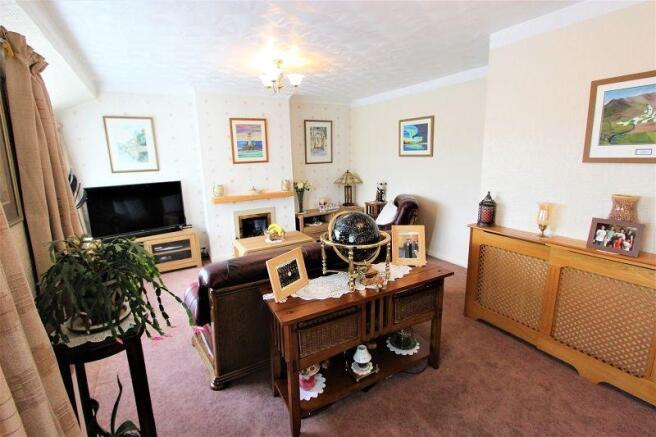 Lounge/Dining Room