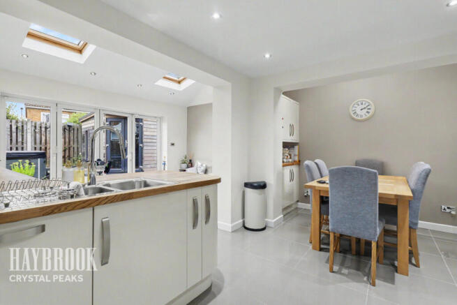 4 bed Detached for sale Image 10