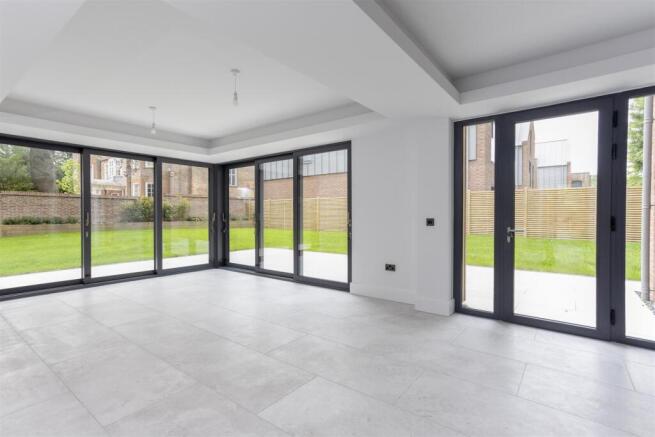 4 bed Detached for sale Image 11