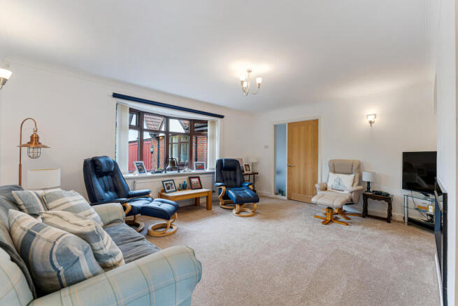 24 Burfield Drive-10.jpg