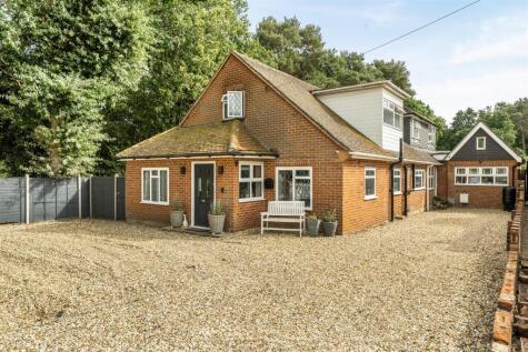 Pinehill Road, Crowthorne, Berkshire, RG45 7JR