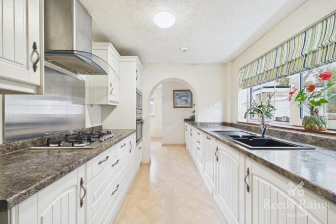 3 bed Detached for sale Image 6