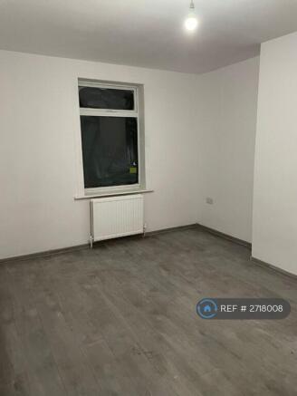 3 bed Semi-Detached to rent Image 4