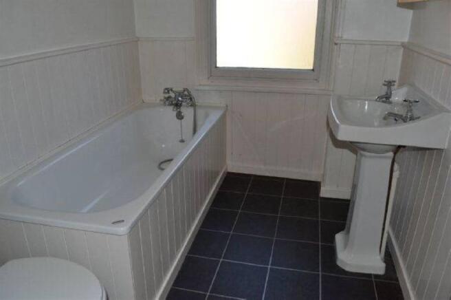 EN-SUITE BATHROOM