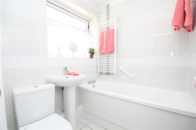 Bathroom One.JPG