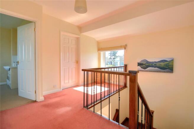 4 bed Detached for sale Image 11
