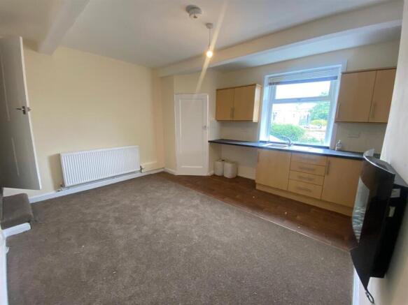 1 bed Terraced to rent Image 4