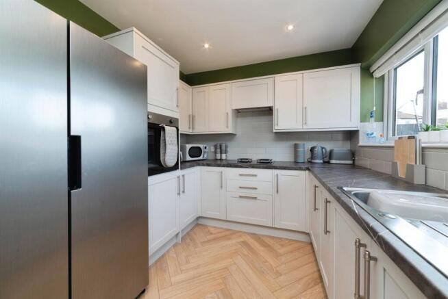 3 bed Terraced for sale Image 6