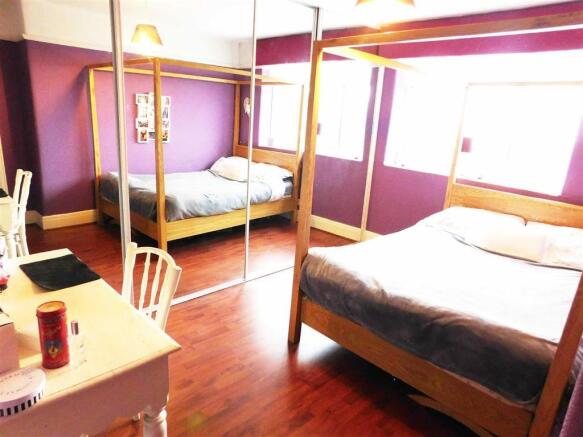 BEDROOM 2