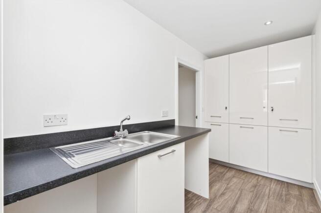 5 bed House for sale Image 12