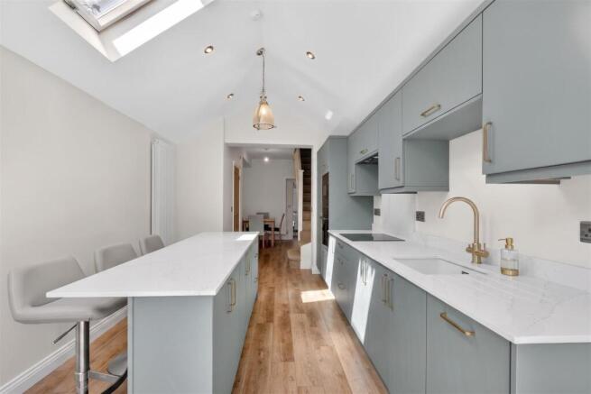 3 bed Terraced for sale Image 6