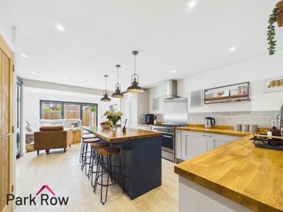 KITCHEN/DINING ROOM