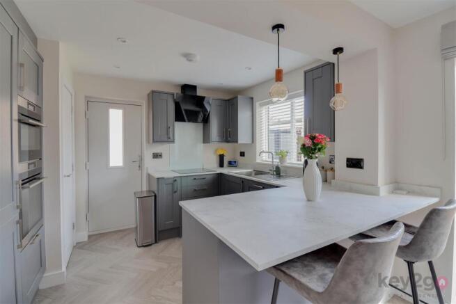 3 bed Semi-Detached for sale Image 7
