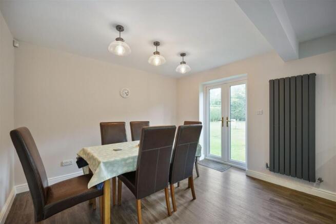 5 bed Detached for sale Image 7