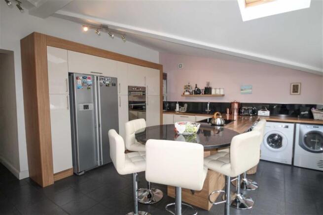 Kitchen/dining/family room