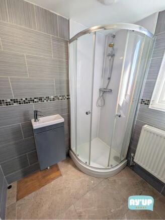 1 bed House Share to rent Image 4