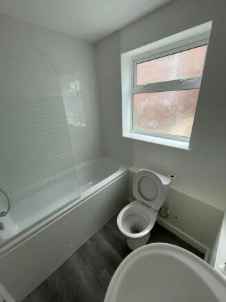 2 bed Terraced to rent Image 6