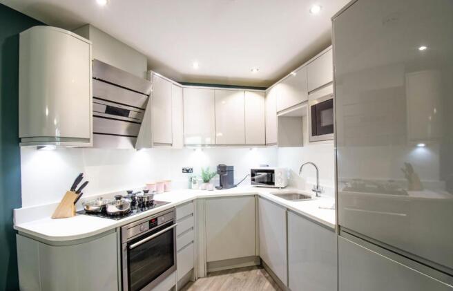 KITCHEN / LIVING ROOM