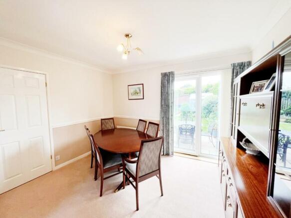 Dining Room pic 1.jpg