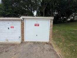 11, Claybury, Bushey WD23 1FS