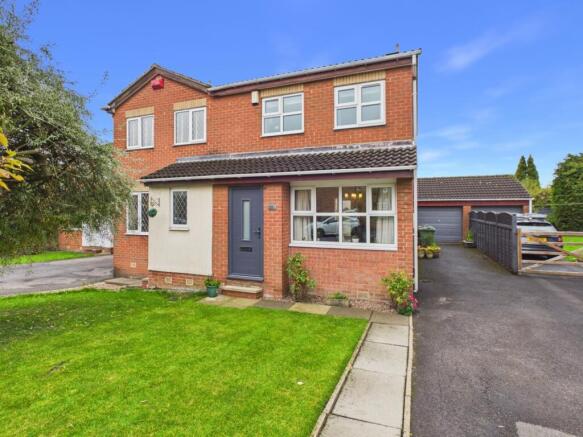 3-bed semi-detached on Poppleton Way, Tingley, Wakefield, West Yorkshire, WF3, £250,000