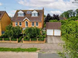 79, Cotswolds Way, Buckingham MK18 2FJ