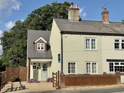 Wickham - Situated within a short stroll to Wickham Square