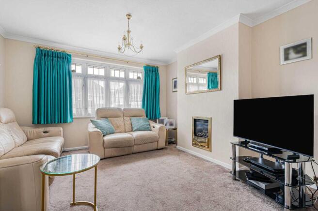 LIVING ROOM AREA
