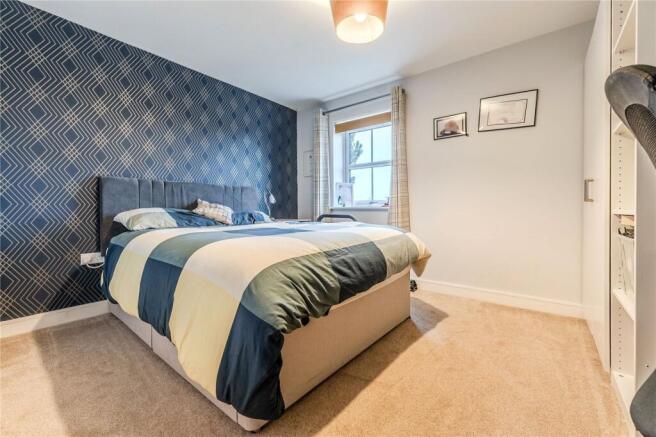 5 bed Detached for sale Image 11